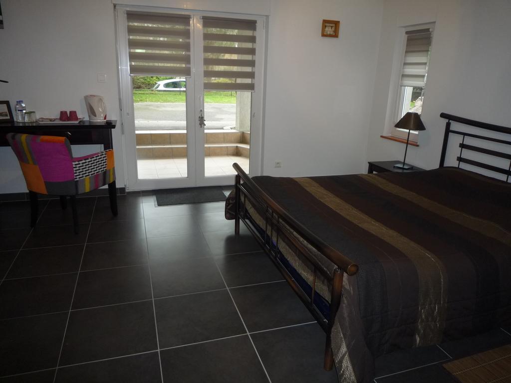 Chambres D'Hotes Les Chalinettes Fegersheim Rum bild